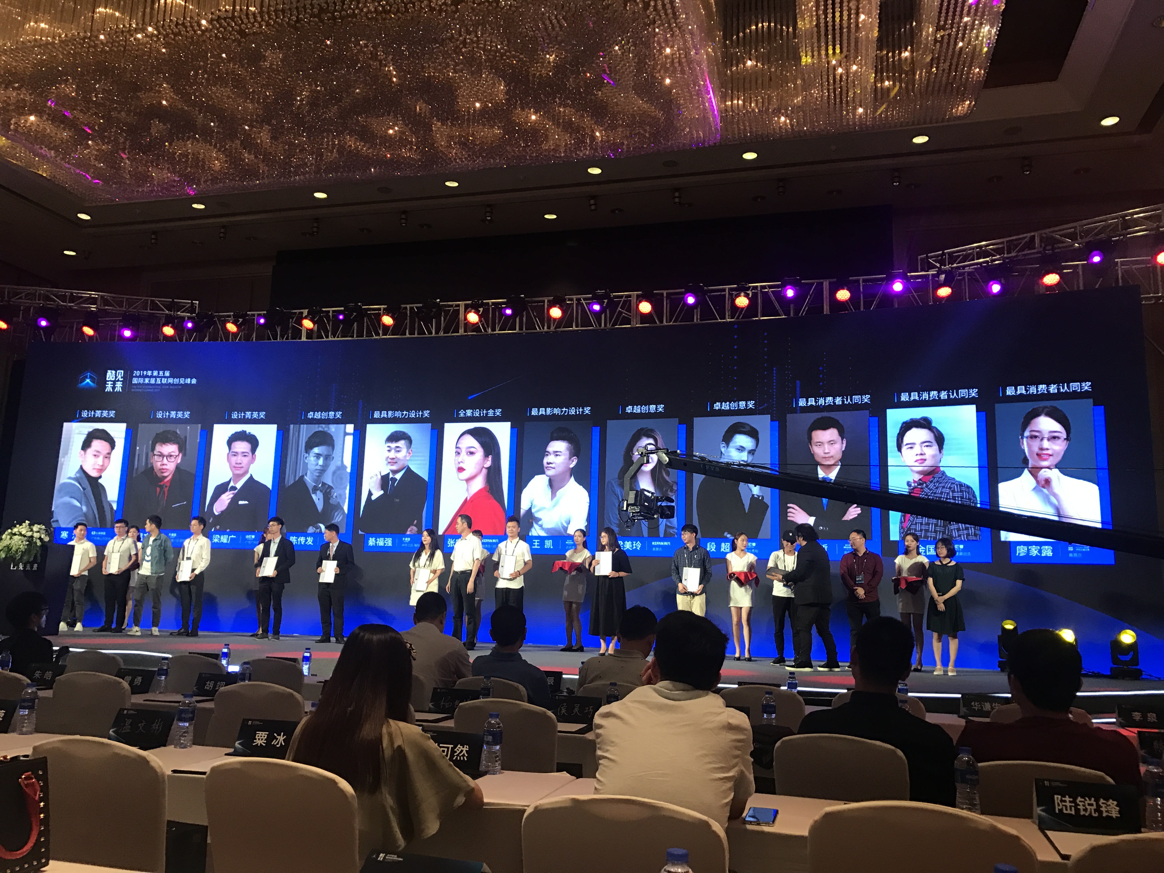 evo视讯官网
定制家居人才辈出,荣获2019中国定制家居全案设计大赛重磅奖项