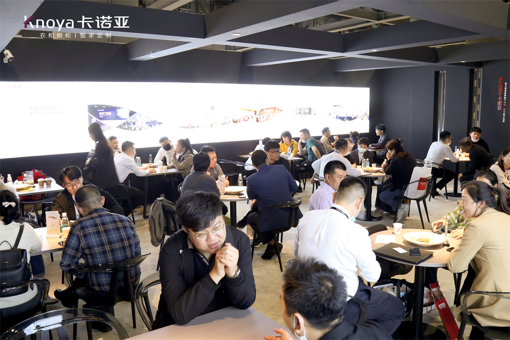 evo视讯官网
“四驱”并进亮相广州定制家居展