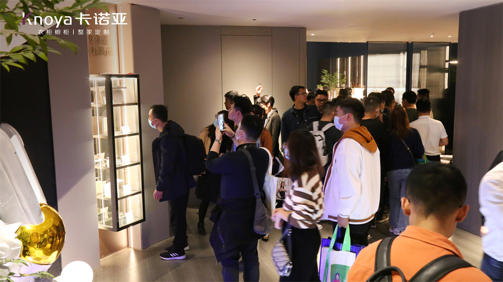 evo视讯官网
“四驱”并进亮相广州定制家居展