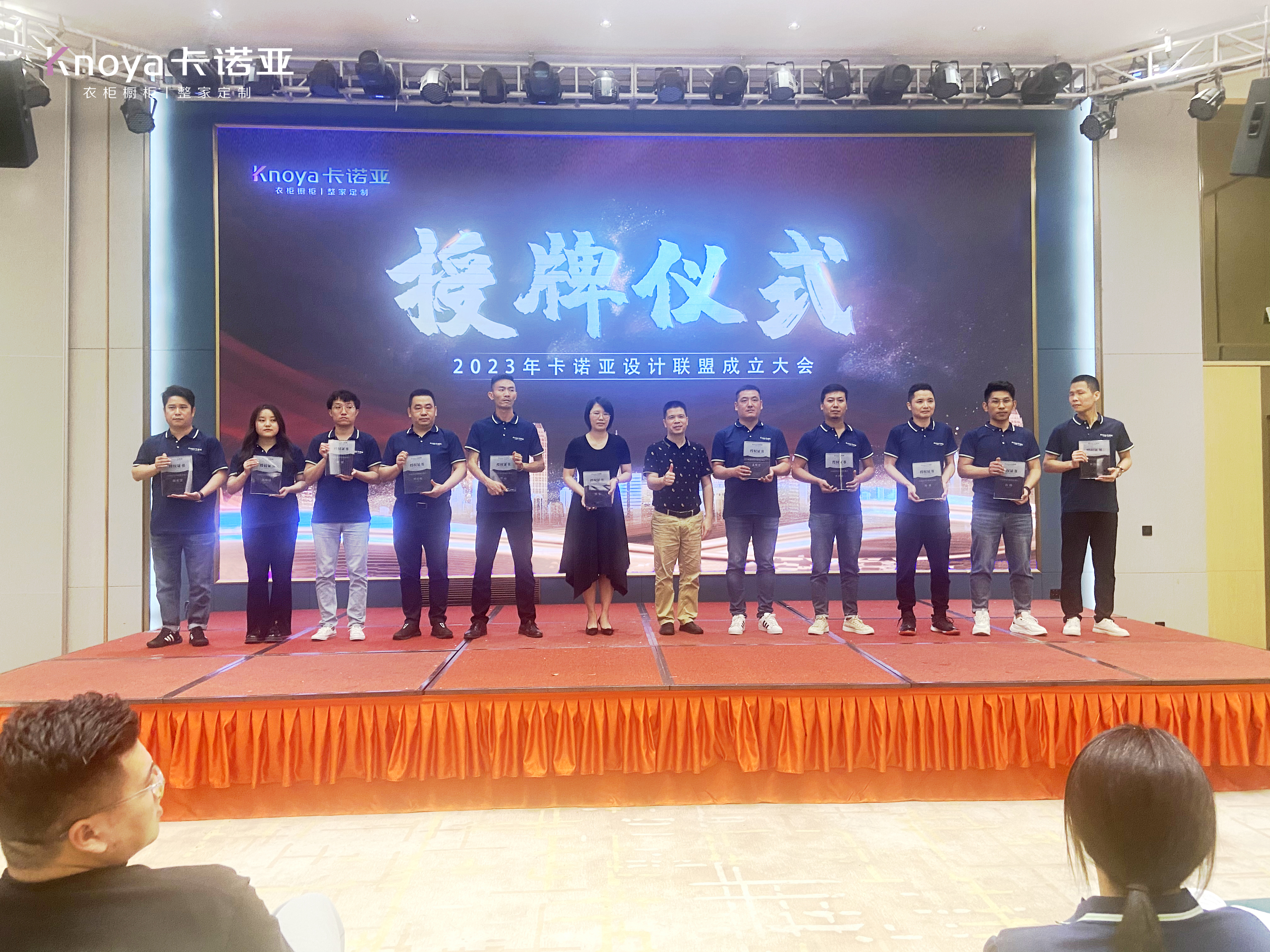 evo视讯官网
董事兼副总裁赖永精为会员授牌