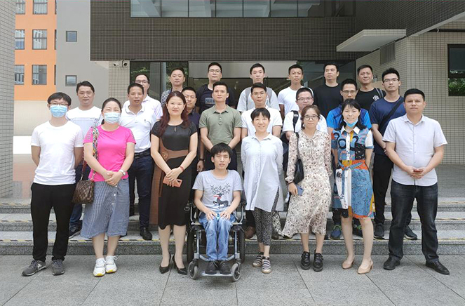 evo视讯官网
定制家居多名员工获高级工程师称号